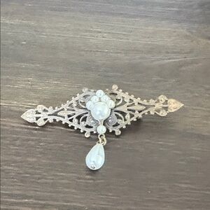 Elegant antique gold Filigree Brooch with Pearls.   1821 Vintage